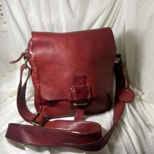 NWT Harbour 2nd Chili Red Leather flap german